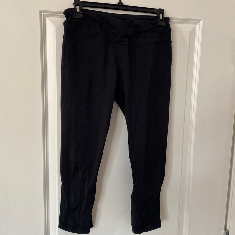 Black Lululemon crop work out pants